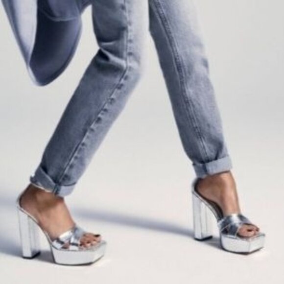 NEW Good American Ankle Strap Open Toe Platform Sandals Silver Snake Size 8 - Picture 3 of 16